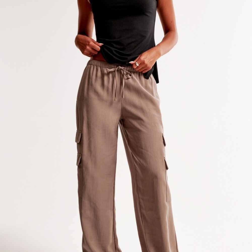 BNWT Women’s Abercrombie & Fitch Pull on Cargo pants size xl, color grayish blue